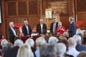 Landrätin Dr. Susanne Ganster spricht bei der Feier zu 25 Jahren Hotel Kloster Hornbach