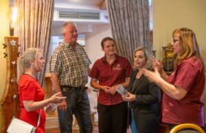 Familie Engel vom Hotel Landgasthof Zum Ochsen in Hauenstein ist ein eingespieltes Team