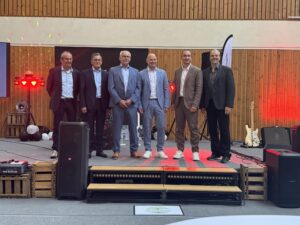 Zwei Generationen auf einen Blick: Firmengründer Hans Schmidt (ganz links), Thomas Leibrock (2.v.l.), Manfred Streck (3.v.l.) und ihre Söhne Marco Streck, Jan-Steven Leibrock und Jürgen Schmidt, die das Unternehmen heute führen